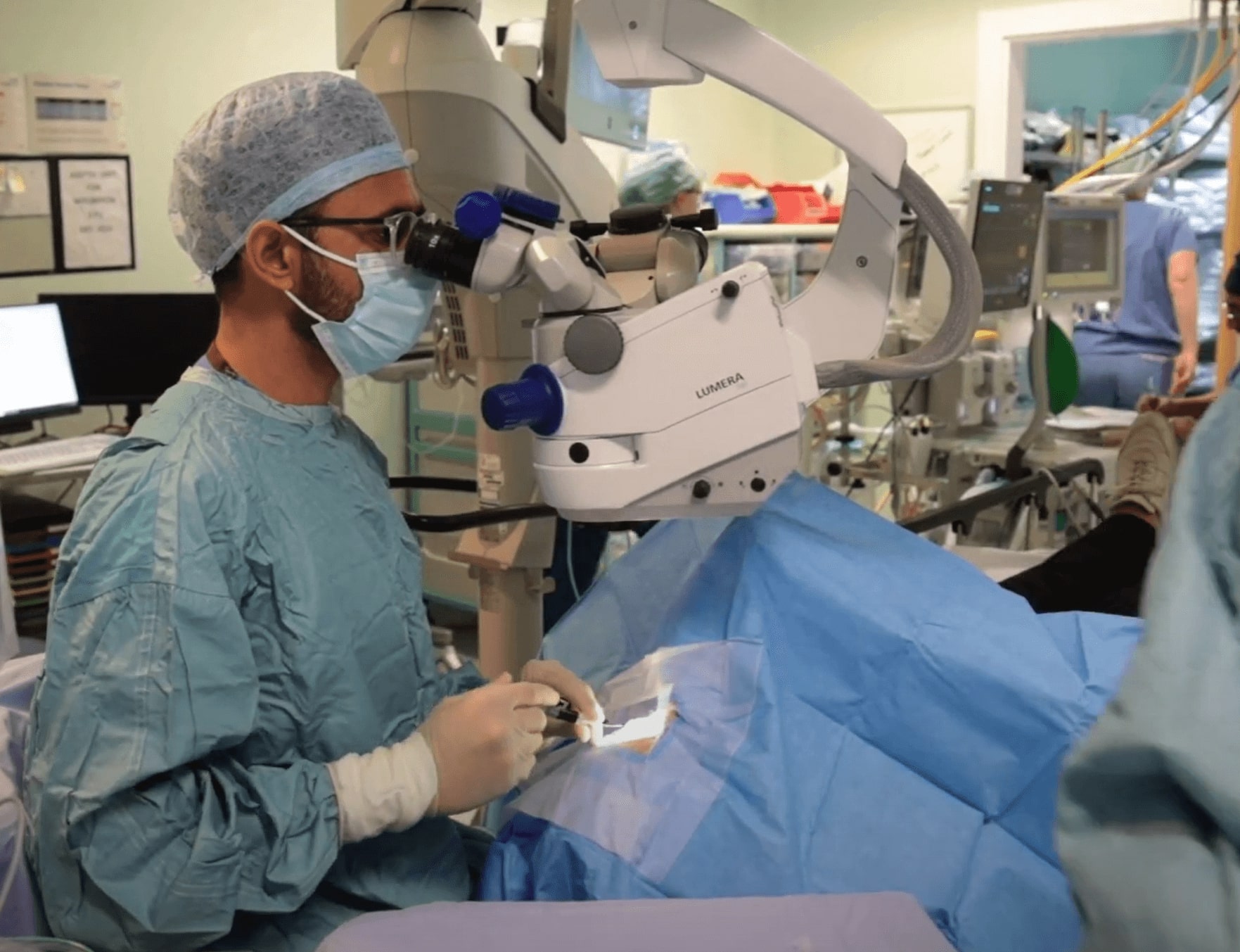 Eye specialist Mr. Dilraj Sahota performing cataract surgery with advanced operating micrcoscopy and microsurgical instruments
