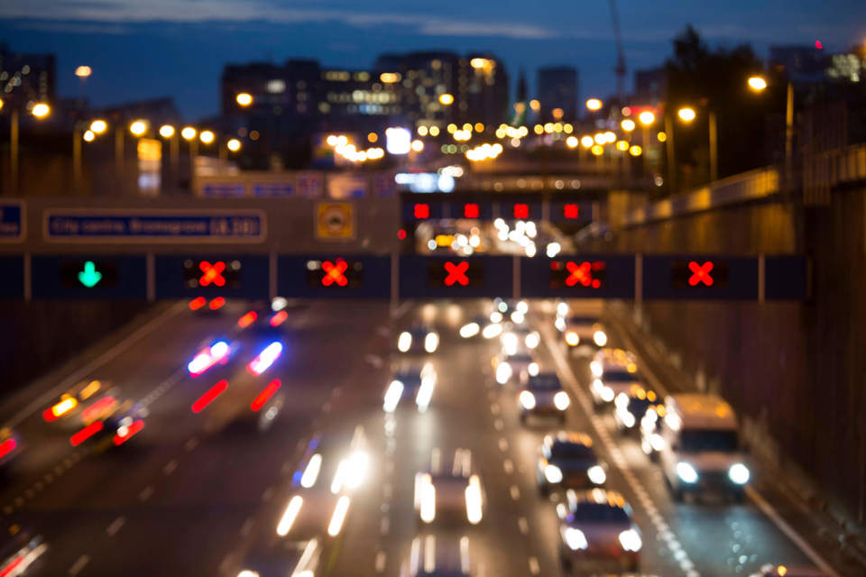 Blurry night-time vision before cataract surgery, illustrating how premium IOLs can improve clarity for night driving